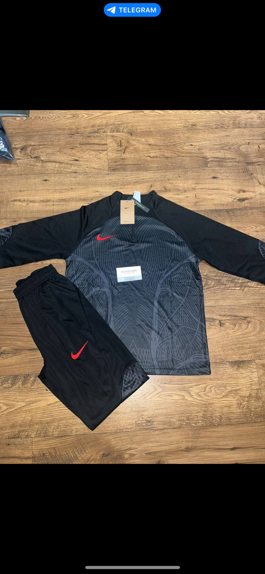 NIKE TRACKSUIT SMALL